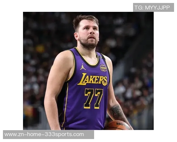 慈世平分享湖人亲子活动瞬间感谢东契奇詹姆斯与孙女合影留念