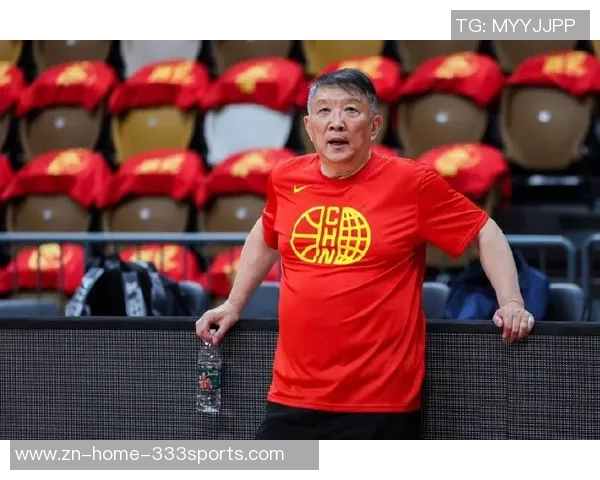 中国女篮主帅宫鲁鸣亲临现场指导观战WCBA四川对阵武汉常规赛 中国女篮主帅宫鲁鸣亲临现场指导观战WCBA四川对阵武汉常规赛